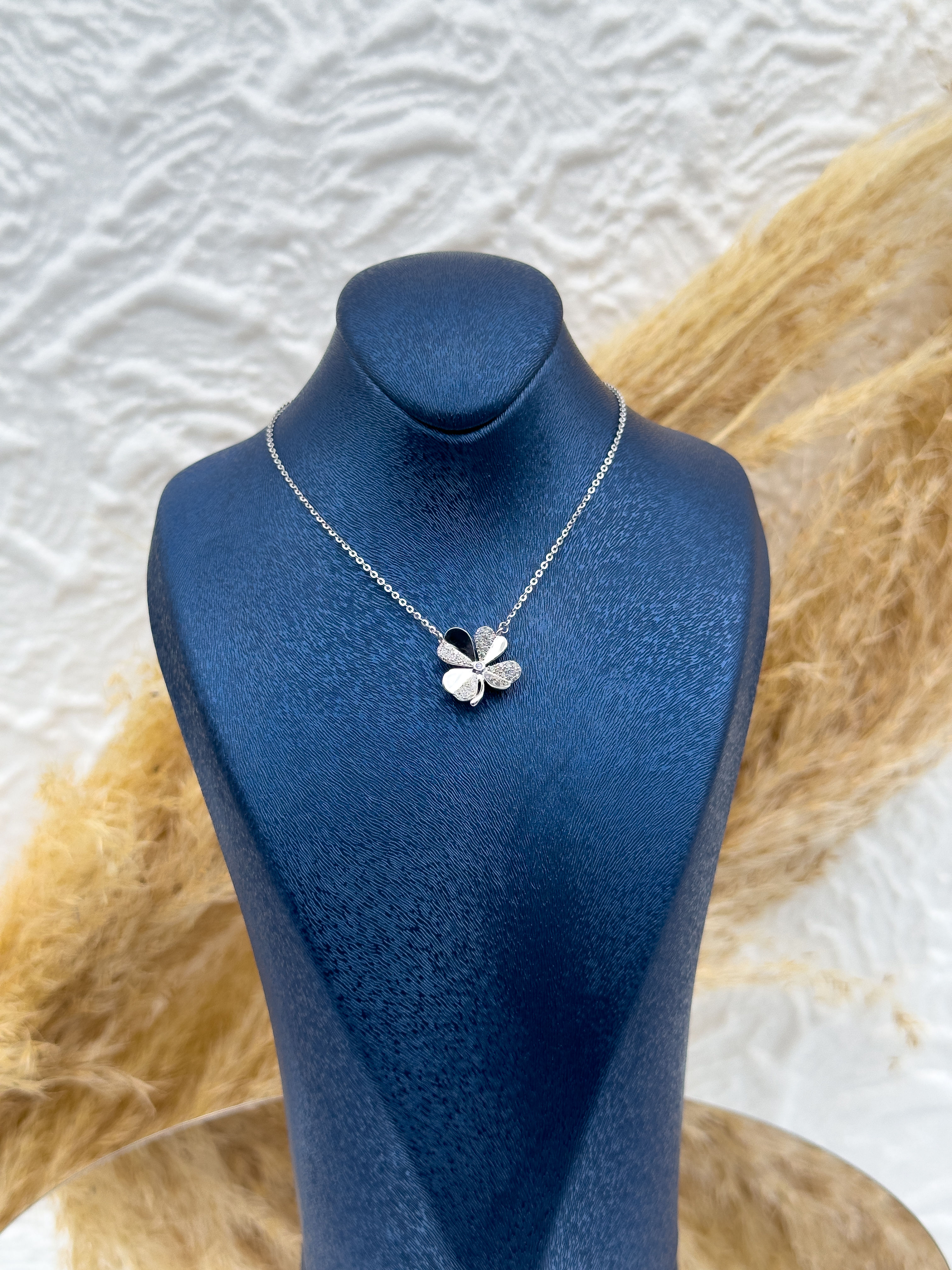 925 Ayar Gümüş Yonca Tasarımlı Kadın Kolye – Özel Tasarım, Şans Getiren Hediyelik